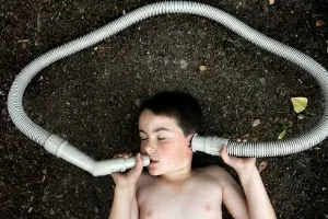 Projeto de Timothy Archibald, que registra rituais repetitivos do filho, Elijah, foi lançado em livro - Timothy Archibald