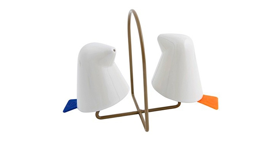 Saleiro e pimenteiro em formato de pássaros, R$ 108 as duas peças, da SD + Fernanda Marques - Divulgação