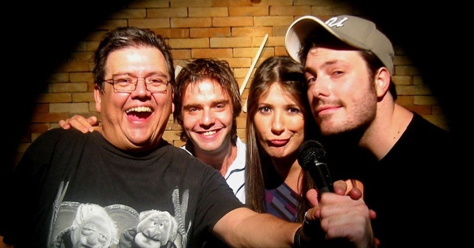 Márcio Ribeiro posa com os humoristas Fabio Rabin, Dani Calabresa e Danilo Gentili