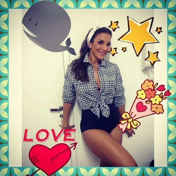 31.mai.2013 - Em estilo pin up, Ivete Sangalo exibe suas pernas no Instagram