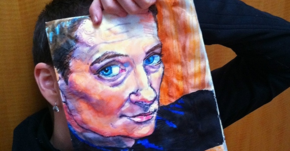 A artista e fotógrafa Nina Levy, de Nova York, encontrou uma forma criativa de divertir seus filhos na hora do lanche: ela desenha diariamente, há sete anos, os personagens favoritos das crianças em guardanapos, colocados em suas lancheiras da escola - Nina Levy/Caters