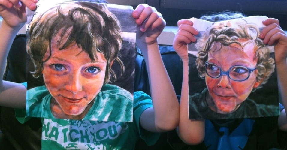 A artista e fotógrafa Nina Levy, de Nova York, encontrou uma forma criativa de divertir seus filhos na hora do lanche: ela desenha diariamente, há sete anos, os personagens favoritos das crianças em guardanapos, colocados em suas lancheiras da escola - Nina Levy/Caters