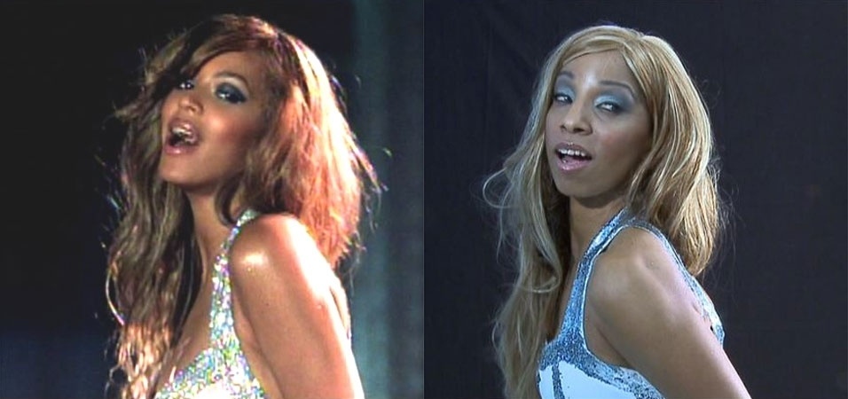 A atriz Adriana Lessa (dir.) veste peruca loira para ficar parecida com a cantora Beyoncé, na primeira transformação de 2009 feita no quadro do programa "TV Fama"