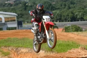 PRIMEIRA VEZ NA TRILHA COM A MINI MOTO ! 