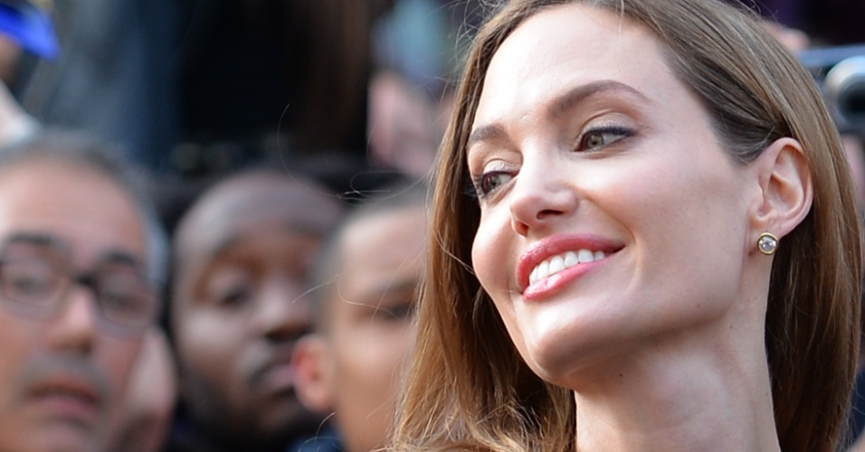2.jun.2013 - Angelina Jolie acompanha Brad Pitt na pré-estreia de 
