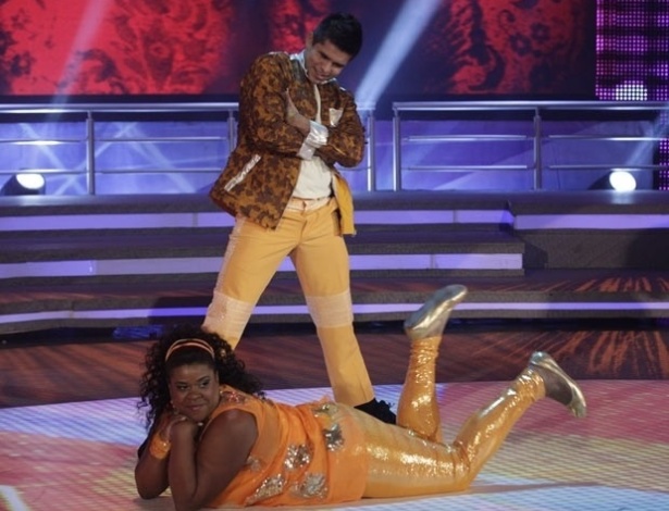 2.jun.2013 - Cacau Protásio e Rodrigo Picanço dançam "Gangnam Style", de Psy, no quadro "Dança dos Famosos"