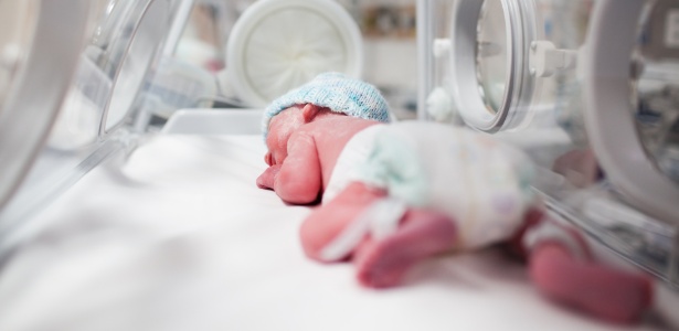 Quanto mais cedo ocorrer o nascimento e quanto menor for o peso da criança, mais riscos há - Thinkstock