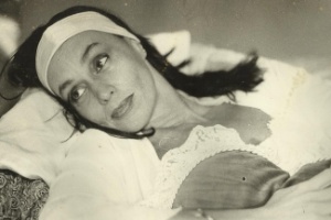 Fotos de Fatos on X: A jornalista e escritora Scarlet Moon (1950