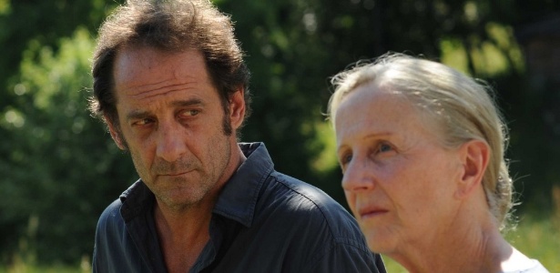 A atriz francesa Hélène Vincent contracena com Vincent Lindon em cena de "Uma Primavera com Minha Mãe" - Divulgação