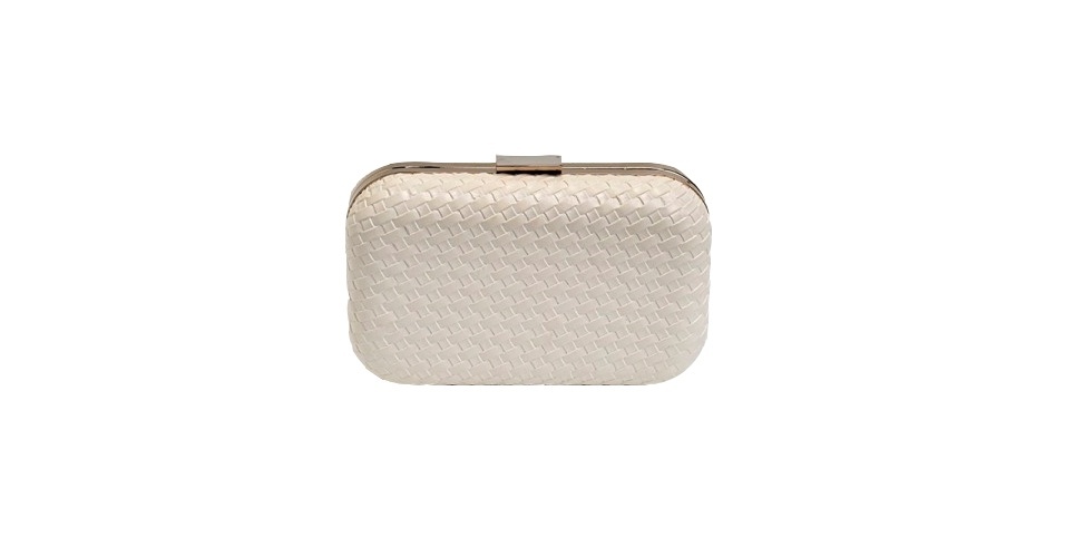 Clutch nude com fechamento em metal; R$ 139,80, na Folic (www.folic.com.br). Preço pesquisado em junho de 2013 e sujeito a alterações - Divulgação