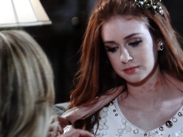 Em "Amor à Vida", Pilar se preocupa com as manchas vermelhas no corpo de Nicole