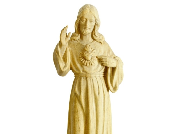Feita em madeira guatambu, a peça Sagrado Coração de Jesus, da Cepo Esculturas (www.cepoesculturas.com.br), foi lançada na Toys, Parties & Christmas Fair em maio, em São Paulo. O preço do produto sugerido pela marca é R$ 74, no tamanho de 15 cm I Preços pesquisados em maio de 2013 e sujeitos a alterações - Divulgação