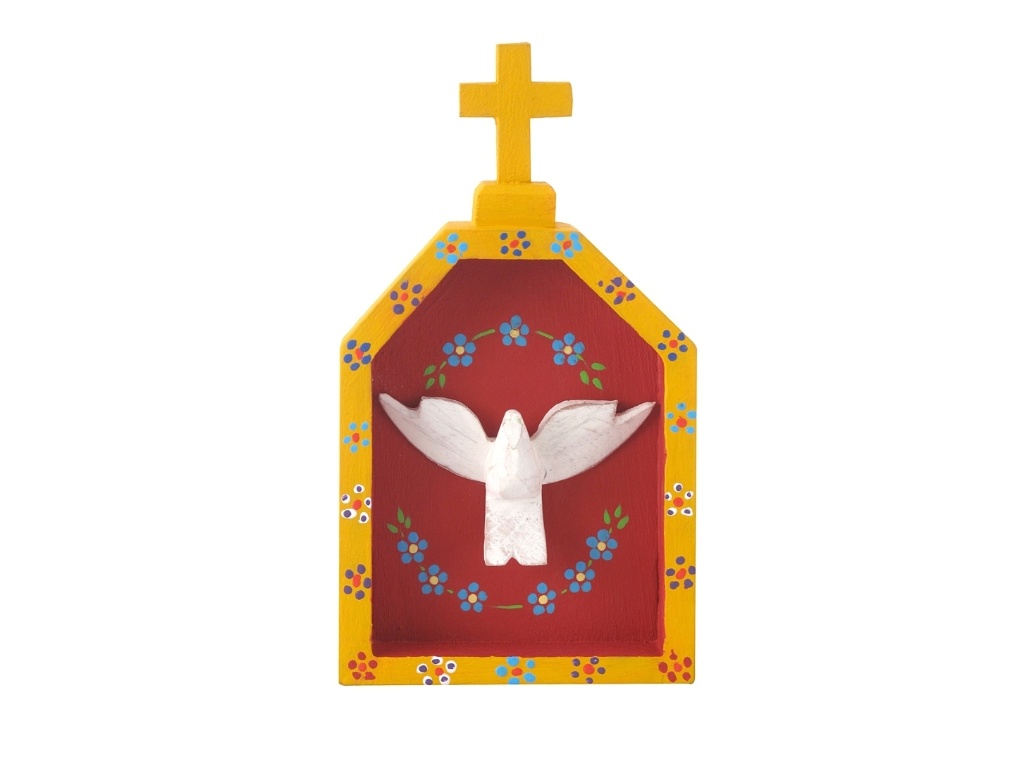 O oratório Divino, com adorno central, é confeccionado em madeira, pintada com acabamento desgastado, pelos artesãos do município de Carangola (MG). A peça, disponível nas cores vermelho, azul, amarelo e verde, mede 17 cm por 9 cm por 2,5 cm. O item é vendido na Tok&Stok (www.tokstok.com.br) por 49,90 I Preços pesquisados em maio de 2013 e sujeitos a alterações - Divulgação