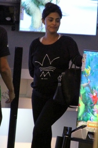 Grávida do segundo filho, Juliana Paes apareceu vestindo legging e moletom, sem nenhuma maquiagem no rosto - Agnews