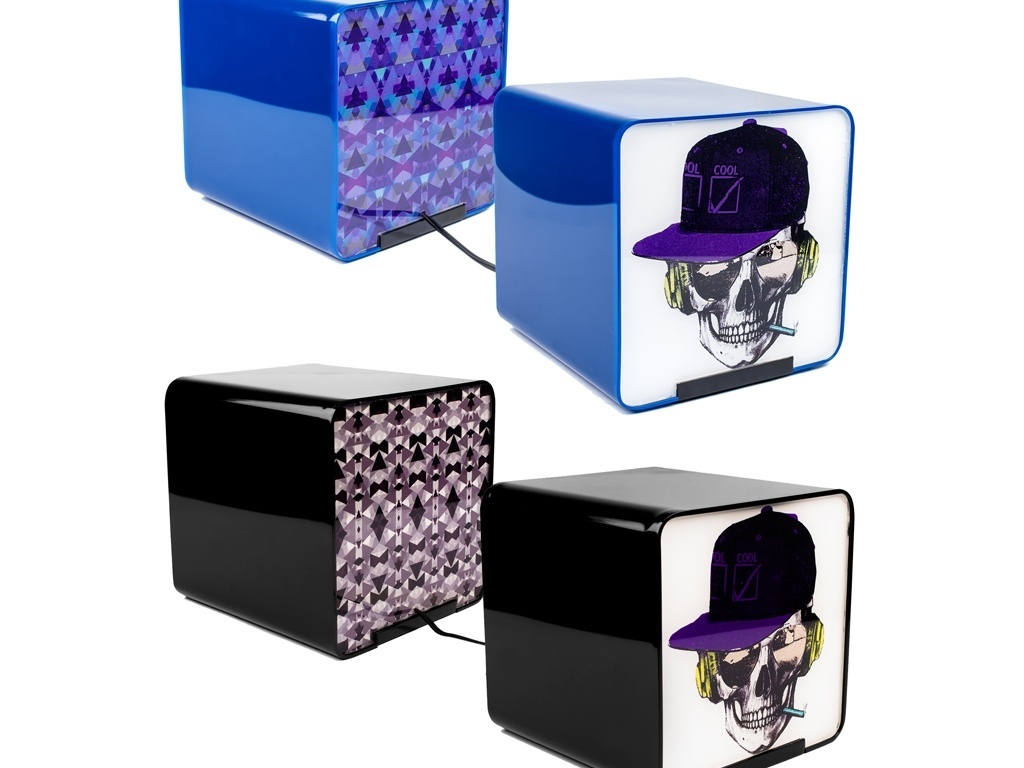 O cubo de luz Caveira, da Gavea Garage, é feito de acrílico e possui iluminação interna e impressão direta nas partes frontal e traseira. A luminária sai por R$ 917 na  Mixtape (www.mixtapedesign.com.br) | Preço pesquisado em junho de 2013 e sujeito a alterações - Divulgação