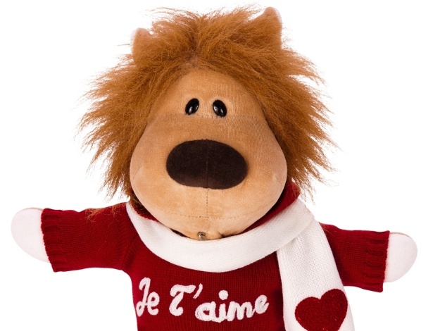 O leãozinho Nicholas, da coleção Les Amis, faz parte da edição comemorativa para o Dia dos Namorados. A pelúcia pode ser comprada por R$ 220 na Enfance (www.enfance.com.br) | Preço pesquisado em junho de 2013 e sujeito a alterações - Divulgação