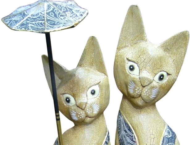 Os gatinhos Batique  são feitos de madeira e têm origem indonésia. Com 50 cm de altura, por R$ 92, na Katmandu (www.katmandu.com.br) | Preço pesquisado em junho de 2013 e sujeito a alterações - Divulgação