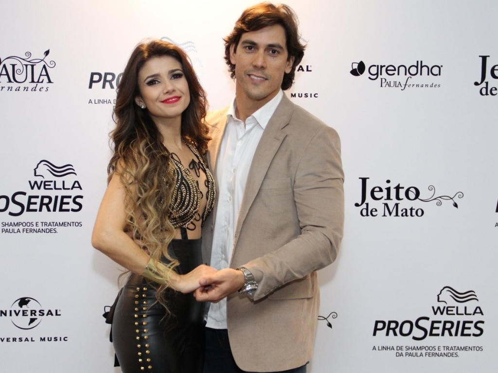 09.jun.2013 - Cantora Paula Fernandes com o namorado Henrique do Valle antes do início do show de gravação de seu segundo DVD - Thyago Andrade/FotoRioNews
