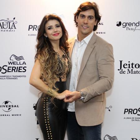 09.jun.2013 - Cantora Paula Fernandes com o namorado Henrique do Valle antes do início do show de gravação de seu segundo DVD - Thyago Andrade/FotoRioNews - Thyago Andrade/FotoRioNews