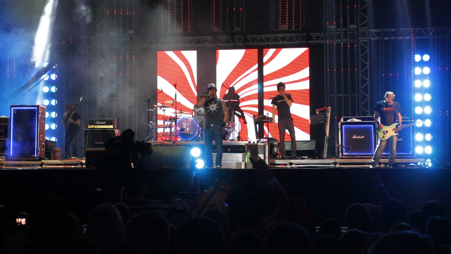 09.jun.2013 - Capital Inicial no festival João Rock que aconteceu sábado (8), na cidade de Ribeirão Preto, no interior de São Paulo - Paduardo/AgNews