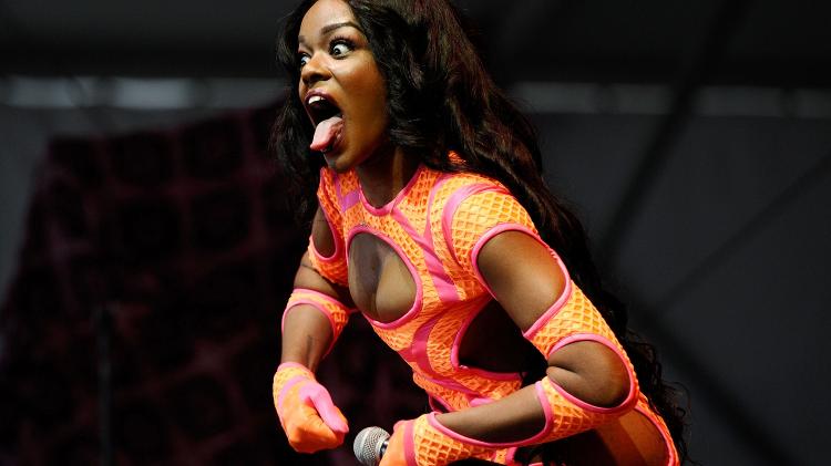 A rapper Azealia Banks durante apresentação musical em 2023