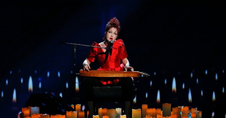 9.jun.2013 - Cyndi Lauper se apresentou na cerimônia de entrega do Tony. A cantora venceu o prêmio de melhor música pelo espetáculo "Kinky Boots"