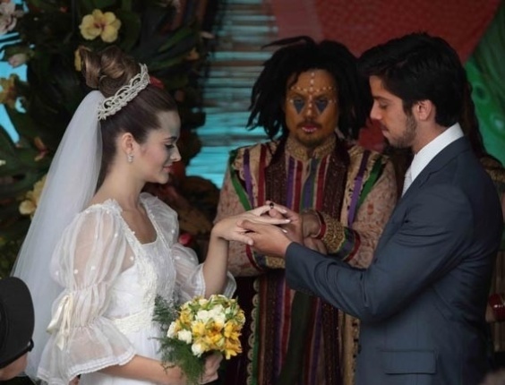 Em "Malhação", Bruno esquece as alianças no dia de seu casamento com Fatinha