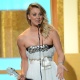 10.jun.2013 - A atriz Kaley Cuoco recebe o prêmio de melhor atriz coadjuvante pela série "The Big Bang Theory" - Getty Images