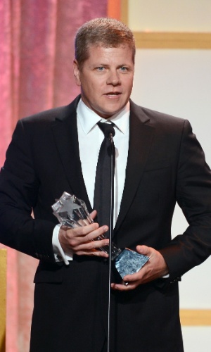 10.jun.2013 - O ator Michael Cudlitz agradece prêmio de melhor atror coadjuvante de série dramática pelo papel em "Southland", no Critic Choice Awards, no Beverly Hilton Hotel, em Los Angeles
