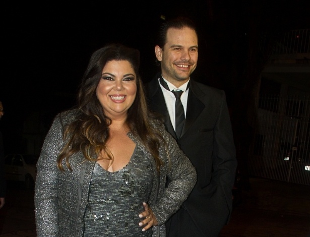11.jun.2013 - A atriz Fabiana Karla e o marido, Bruno Muniz, chegaram atrasados à cerimônia