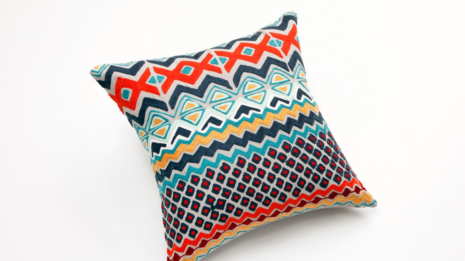 A capa de almofada Al Jayne pode ser comprada na loja Alfaias, no Praia Shopping, no Rio de Janeiro (21 2237-9306), por R$ 129 I Preços pesquisados em junho de 2013 e sujeitos a alterações - Divulgação