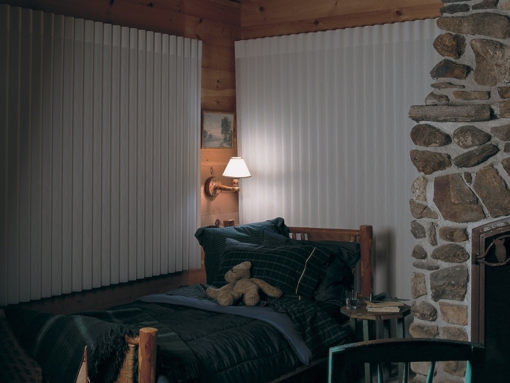 A persiana, do modelo Luminette, da Luxaflex- HunterDouglas (0800 147 148) faz referência ao formato das cortinas tradicionais. O preço do produto, sugerido pela marca é a partir de R$ 1.113 (o m²) I Preços pesquisados em junho de 2013 e sujeitos a alteraç - Divulgação