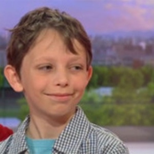 Hugo, de dez anos, é uma das 21 crianças entre 7 e 11 anos que estão competindo pelo título de gênio mirim da Grã-Bretanha - BBC