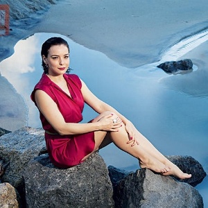 Regiane Alves na praia de São Conrado, no Rio de Janeiro