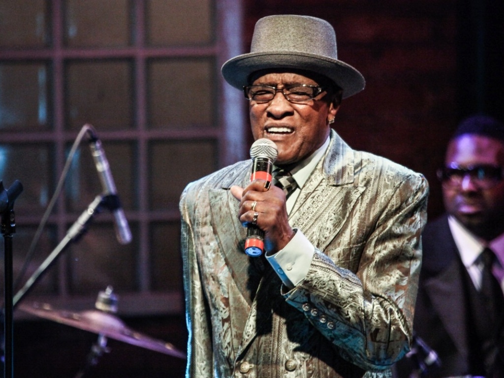 11.jun.2013 - A banda que o acompanha é formada por Leslie Annette (vocal), David Watson (guitarra), Shirley Gaines (vocal), Frank Lester (bateria), Jonathan Michel (baixo), Christopher Weatherbe (teclados), Adam Faulk (teclado) - Foto Rio News