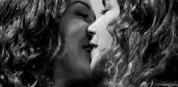 Daniela Mercury posta foto beijando a companheira Malu Verçosa no dia dos namorados. "Amar é a própria liberdade de existir! Feliz dia das namoradas e namorados!", escreveu a cantora
