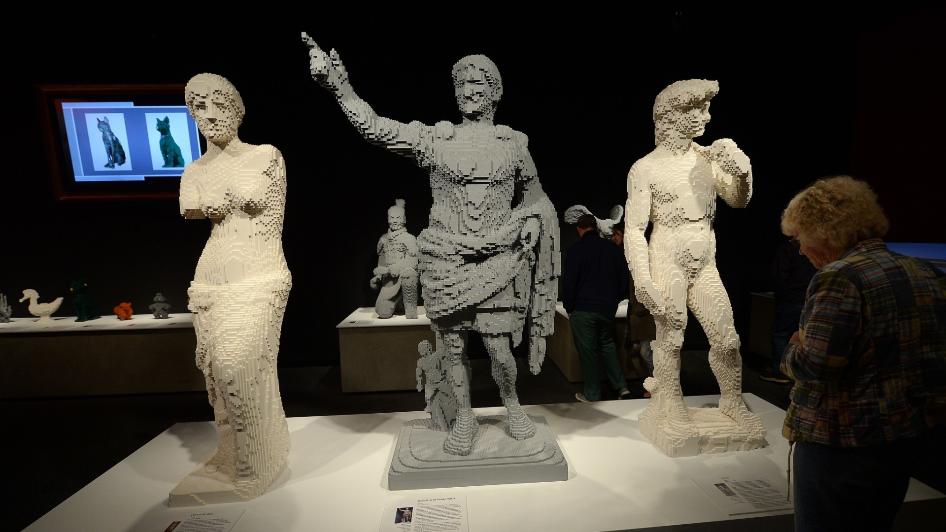 A ideia por trás do trabalho de Sawaya é transformar algo comum, como uma peça de Lego, em algo significativo. Dessa forma, cada criança pode criar algo que tenha o status de arte contemporânea - AFP PHOTO/Emmanuel Dunand