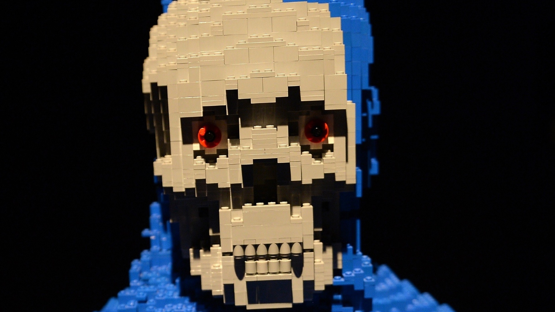 O artista plástico Nathan Sawaya mostra suas esculturas feitas com Lego na exposição ?The Art of the Bricks?, que começa em Nova York no dia 14 de junho - AFP PHOTO/Emmanuel Dunand