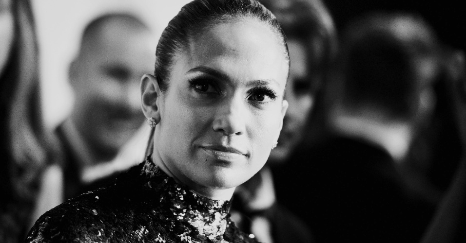13.jun.2013 - Jennifer Lopez comparece à quarta edição do baile de gala Inspiration, da amfAR, em Nova York. Ela recebeu o prêmio humanitário durante a noite