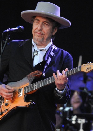 22.jul.2012 - O músico Bob Dylan faz show em Carhaix-Plouguer, na França - Fred Tanneau/AFP