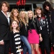 2.abr.2009 - Da esq. para a dir.: Billy Ray Cyrus, Noah Cyrus (abaixo), Miley Cyrus, Tish Cyrus, Brandi Cyrus, Braison Chance Cyrus e Trace Cyrus no premiére de "Hannah Montana: O Filme" em Hollywood - Alberto E. Rodriguez/Getty Images