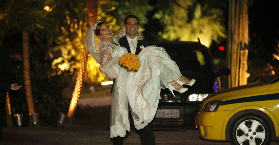 14.jun.2013 - Bárbara Borges se casa com o empresário Pedro Delfino em casa festas no Alto da Boa Vista, no Rio de Janeiro