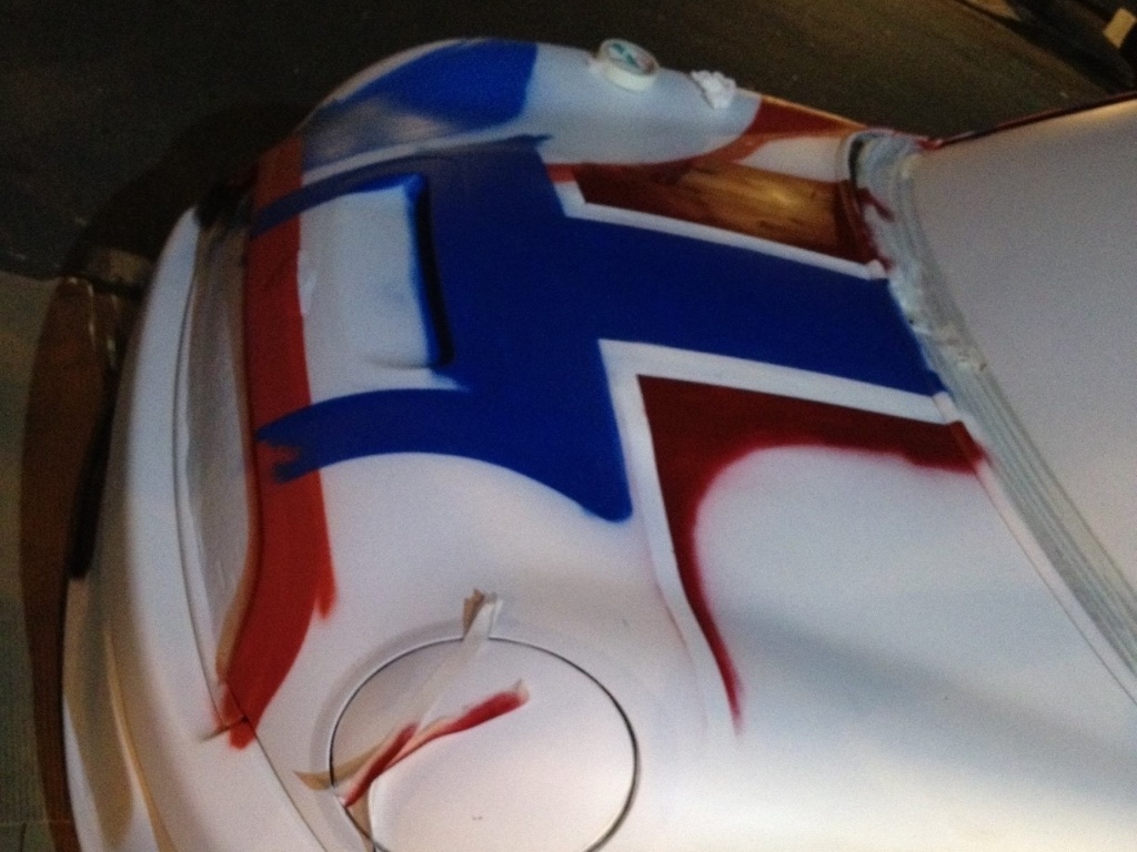 15.jun.2013 - Carro é pintado por artistas em ação na rua Oscar Freire, em São Paulo - Júnior Datena