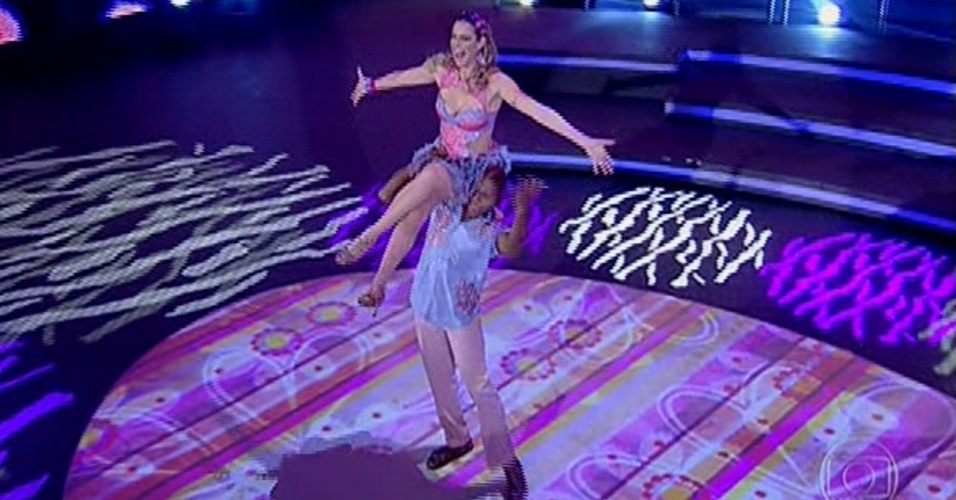 16.jun.2013 - Luana Piovani e Wagner Santos dançam "Paraíba", de Luiz Gonzaga, na noite forró na "Dança dos Famosos"