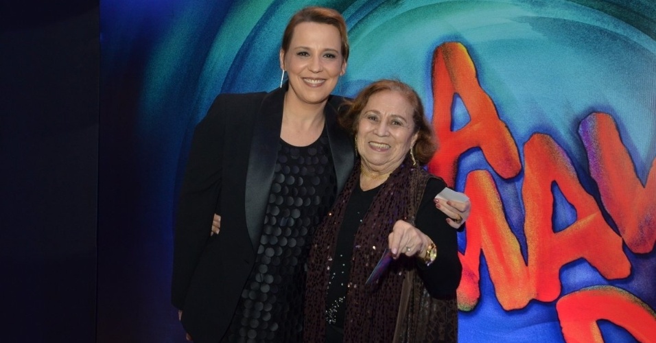 17.jun.2013 - As atrizes Ana Beatriz Nogueira e Ilva Nino visitam a exposição montada no MAR - Museu de Arte do Rio