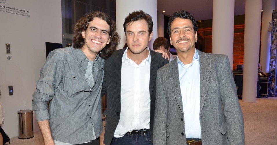 17.jun.2013 - O músico Zeu Britto e os atores Sérgio Guizé e Marcos Palmeira na festa de lançamento realizada no MAR