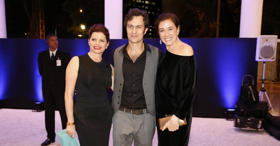 17.jun.2013 - Os atores Debora Bloch, Gabriel Braga Nunes e Lilia Cabral visitam a exposição montada no MAR - Museu de Arte do Rio