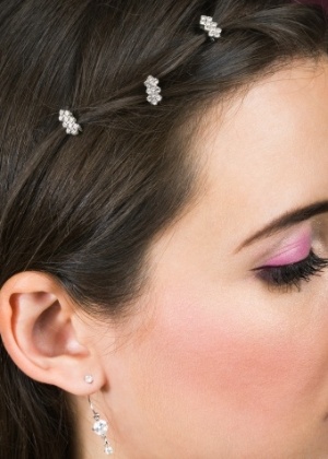 Imagem para matéria do Casamentoclick sobre acessórios que conferem delicadeza ao penteado da noiva - Thinkstock