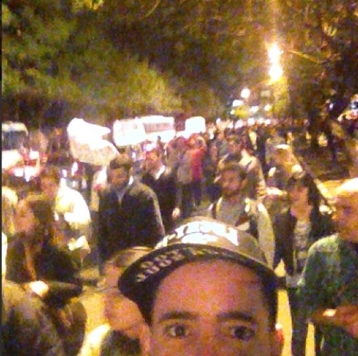 17.jun.2013 - O cantor Tico Santa Cruz publica foto no meio da manifestação pela mudança do Brasil, em Porto Alegre. "Estamos nas Ruas P***! Em Porto Alegre", escreveu ele na legenda de sua foto no Instagram