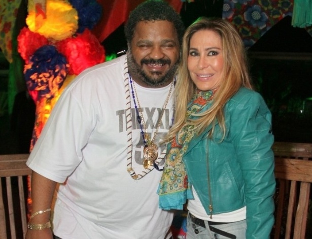 17.jun.2013 - Os cantores Arlindo Cruz e Rosemary posam juntos na festa junina organizada por Alcione, o Arraiá da Marrom, no Rio de Janeiro